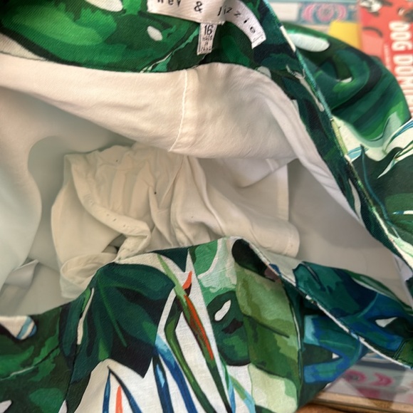 EUC Nev & Lizzie (Shade Critters) Palm Print Ruffle Shorts Size 16 - Picture 7 of 7